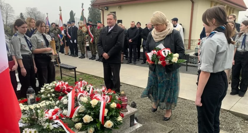 Nad grobem komendanta Armii Krajowej
