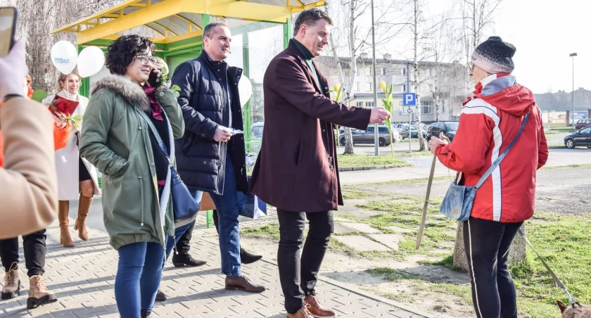 Kandydaci Koalicji Obywatelskiej rozdawali kwiaty i...mydełka
