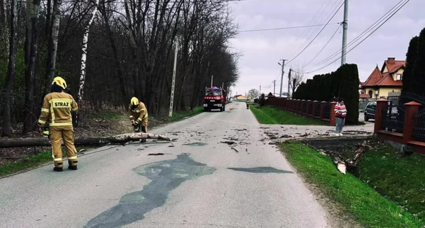 Powiało, zawyły strażackie syreny