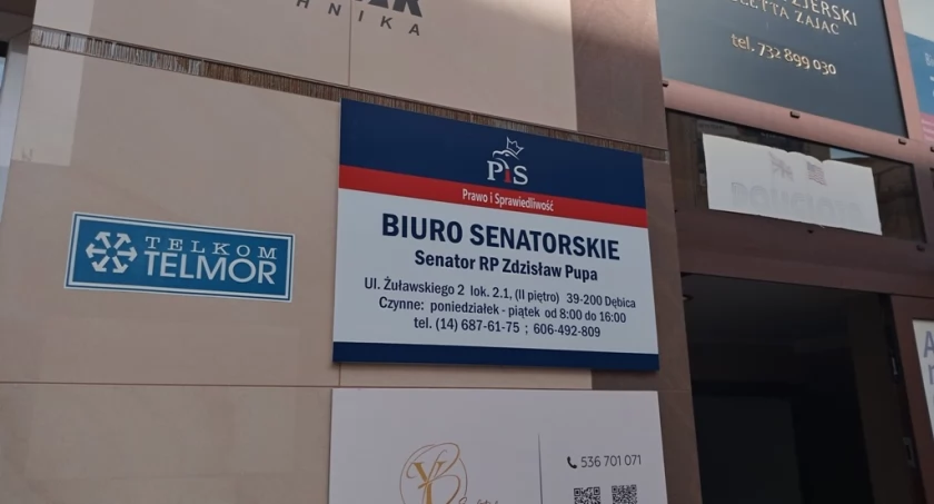 PiS się przykleił