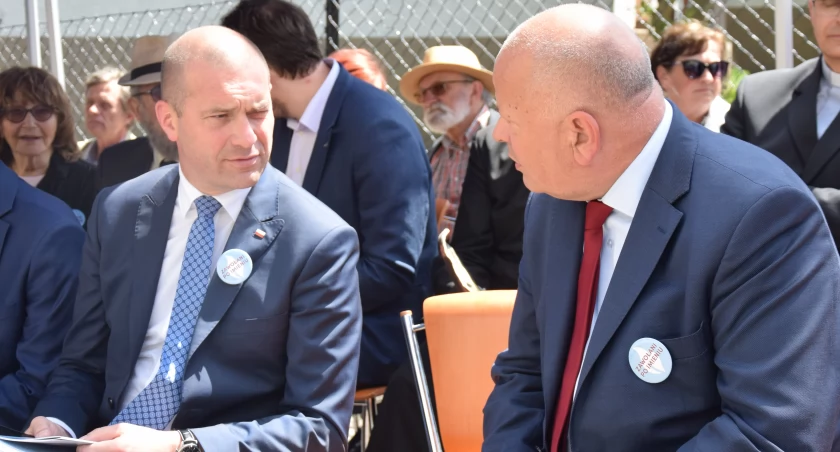 Powyborcze komentarze. Nie udało się przebić przez gruby mur