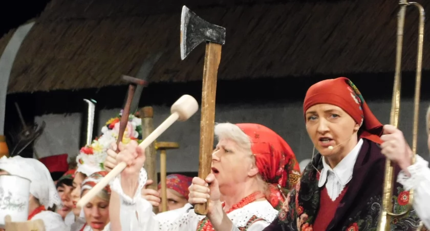 Krakowiacy na górali poszli z kosami i siekierami (zdjęcia)