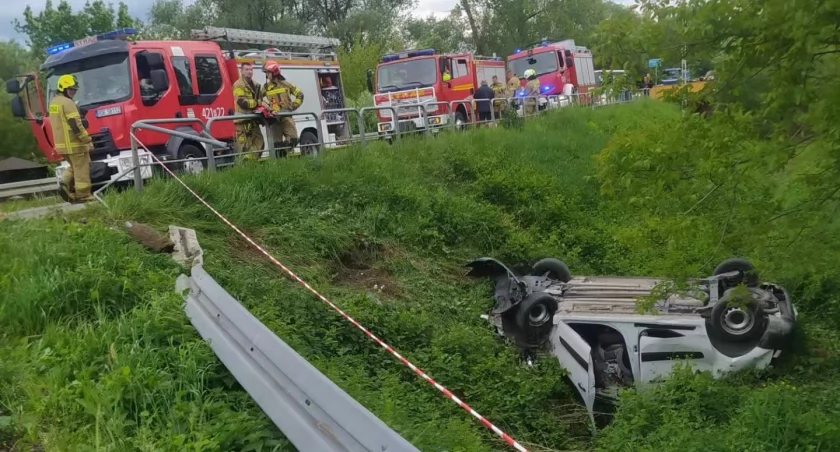 Wypadek w Brzeźnicy, jedna osoba w szpitalu