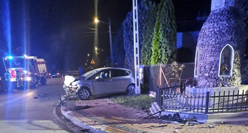 Wypadek na skrzyżowaniu. Kobieta trafiła do szpitala