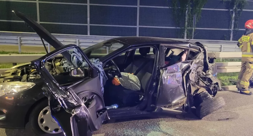 O krok od tragedii. Renaultem zatrzymał się na autostradzie