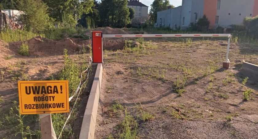 Tutaj był prowizoryczny parking, ale BYŁ