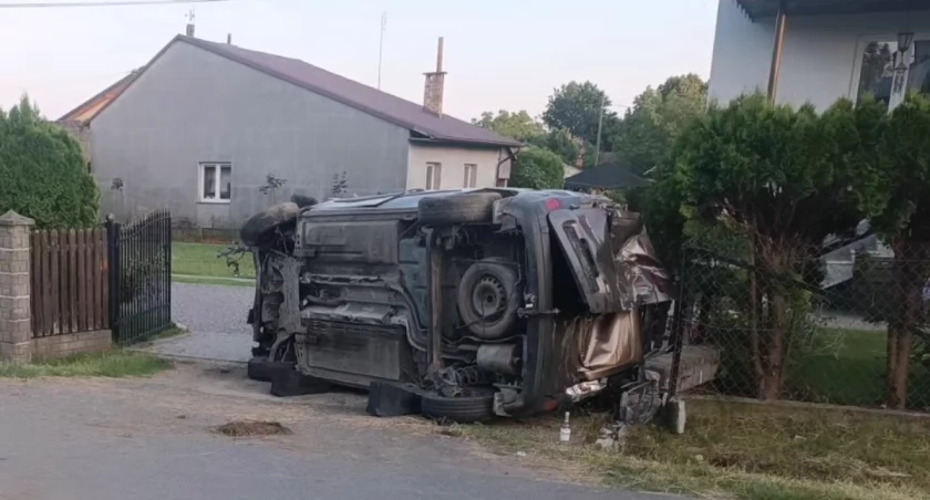 Dachowanie w Paszczynie. Kierowca kompletnie pijany