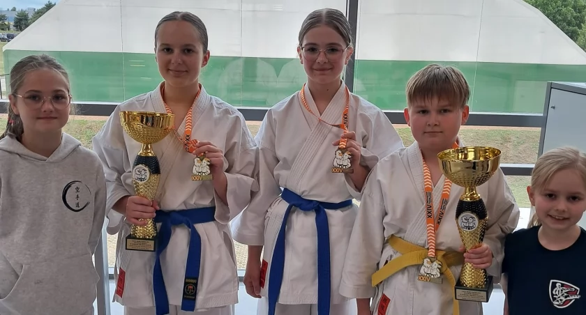 Z medalami wrócili wszyscy, z pucharami dwójka