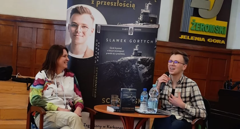 Autor kryminalnej serii o Karkonoszach odwiedzi Dębicę