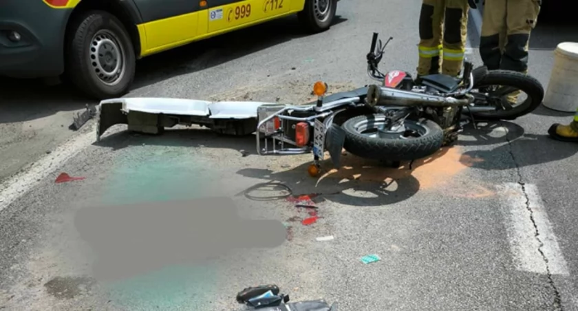 Motocyklistę zabrała karetka. Nie był trzeźwy