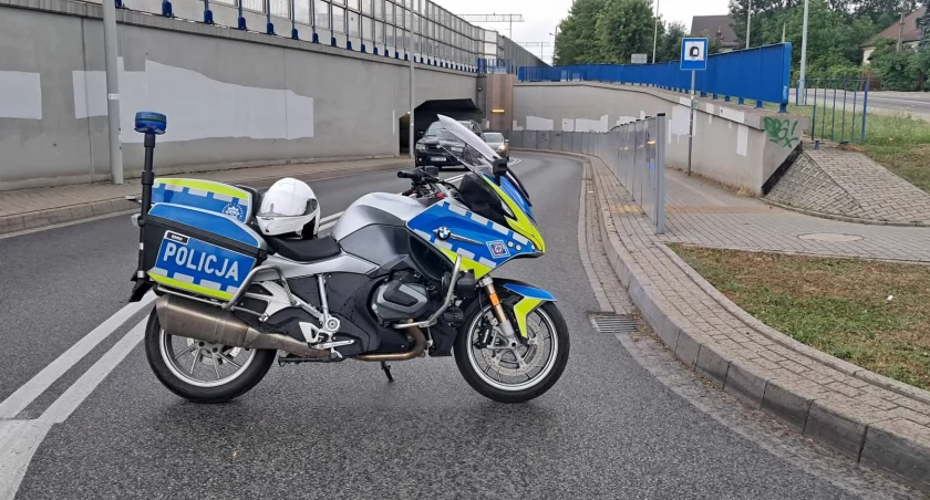 Rowerzysta został przewieziony do szpitala