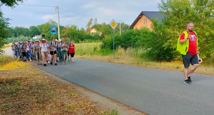 Kierowcy uważajcie! Na drogach będą pielgrzymi