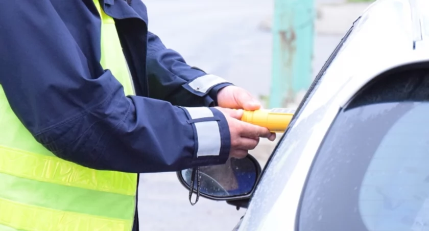 Troje wpadło podczas trzeźwego poranka