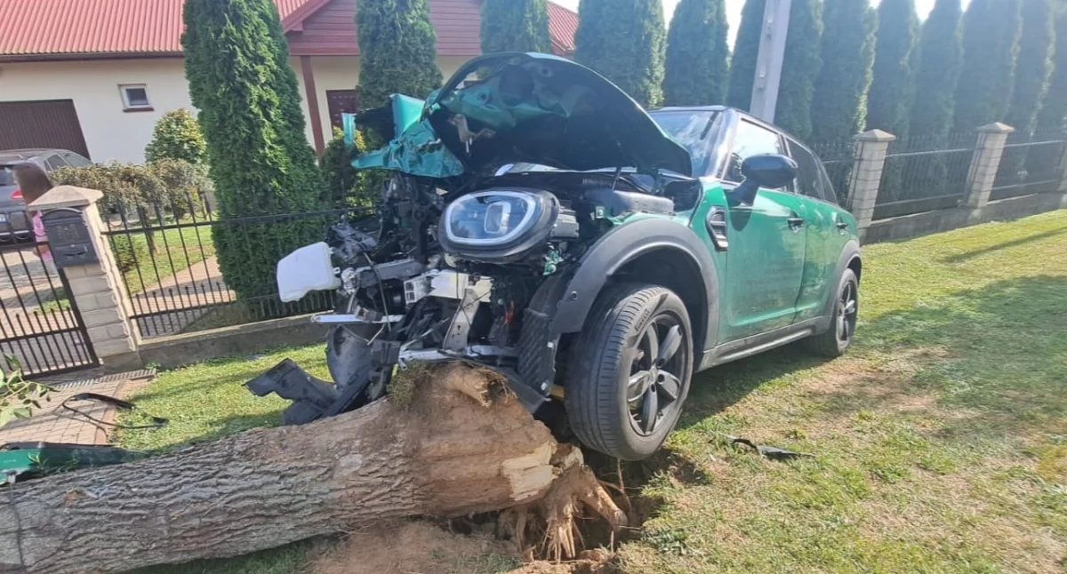 Na łuku stracił panowanie nad pojazdem [ZDJĘCIA]