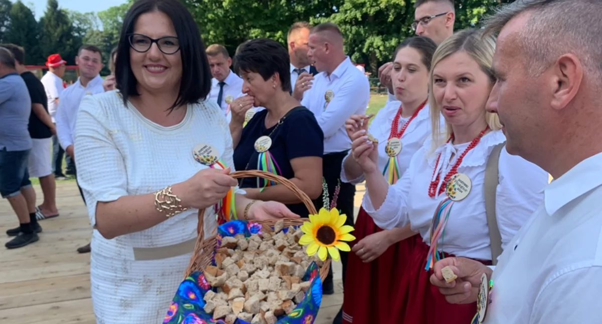 Powiatowe dożynki już za nami. Starosta oddał klucze