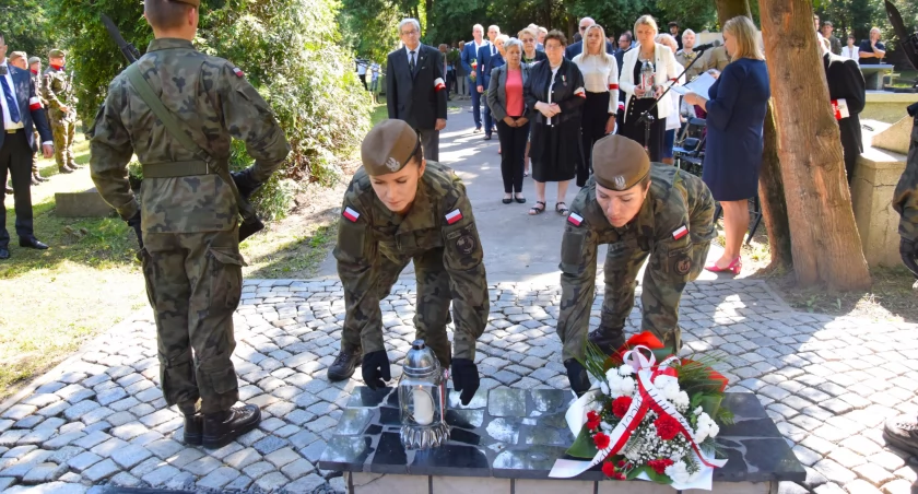 Znicze Sybirakom zapalą w Dębicy i Mokrem 