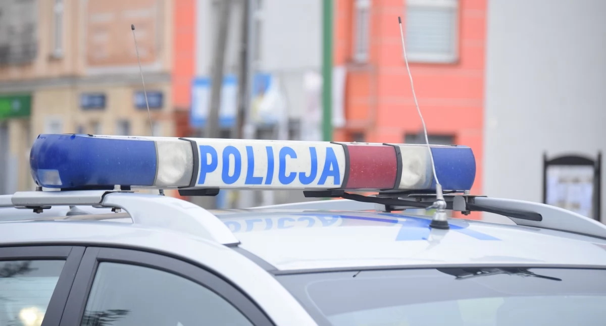 Na widok radiowozu zgasił światła i jechał pod prąd