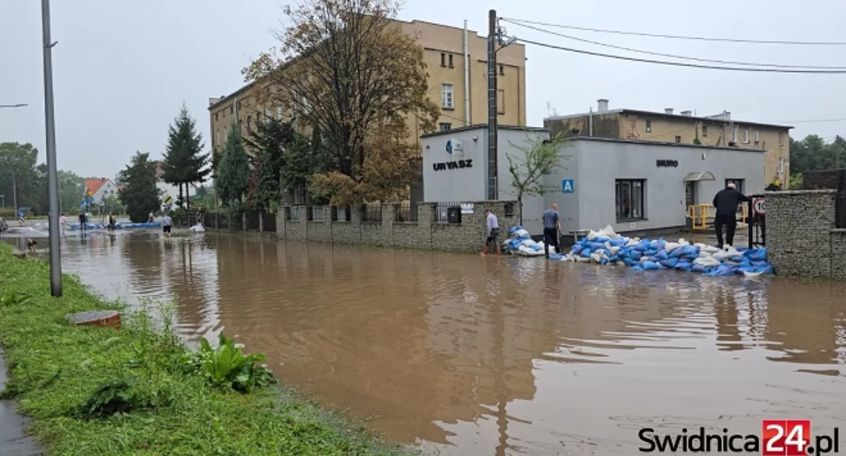Dwunastka dla powodzian. Dary zbierają do czwartku