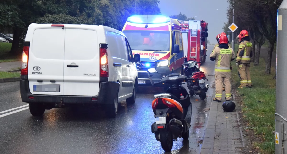 15-latek wjechał skuterem w samochód [ZDJĘCIA] 