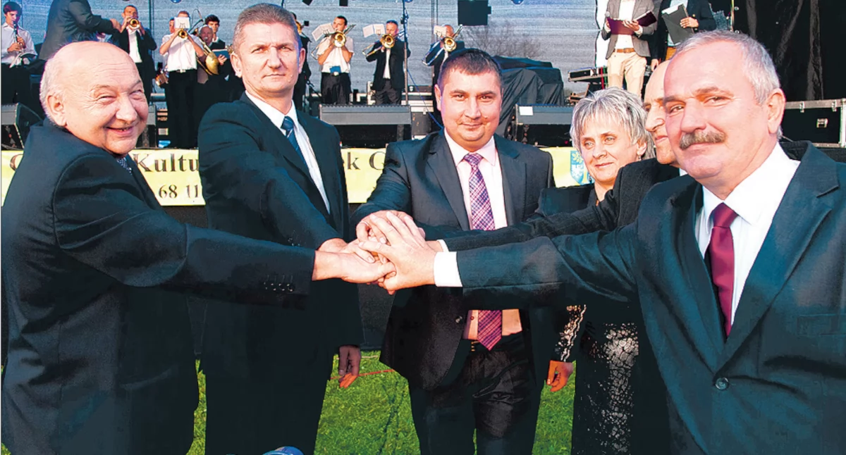 Woda popłynęła, bo wygódkę wywieźli na taczkach