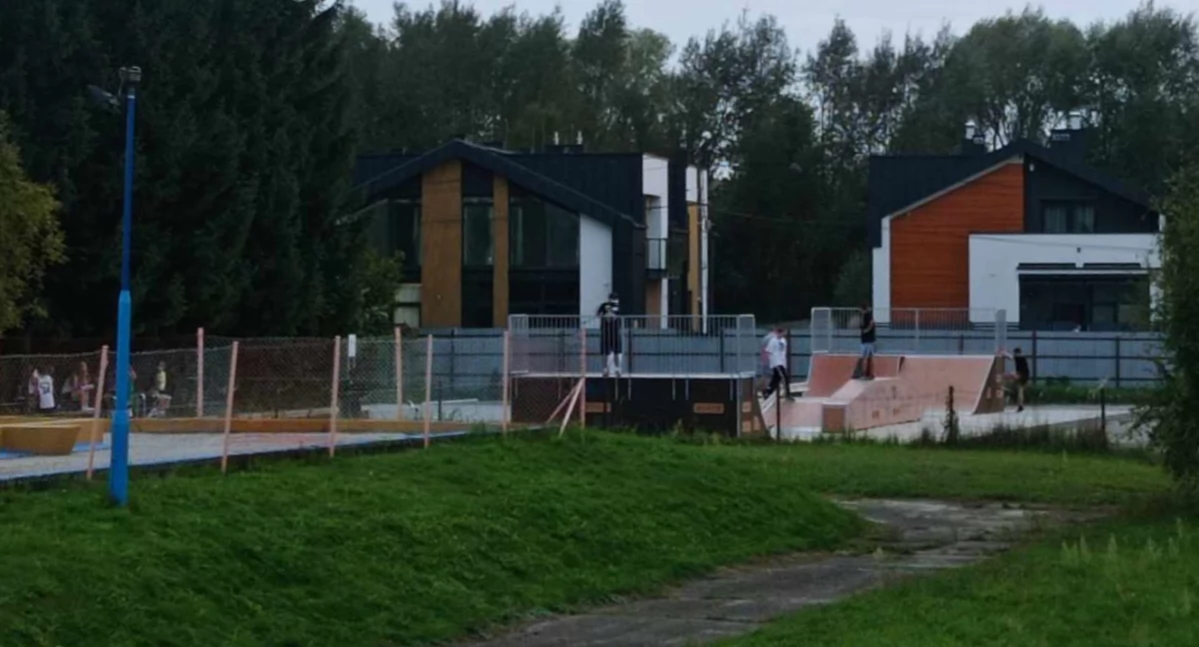 Skatepark był zamknięty, ale z bramą dali sobie radę 