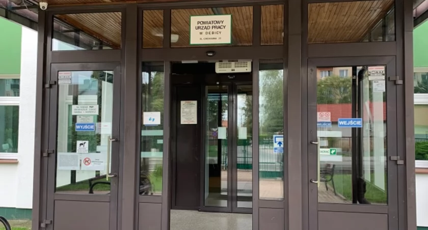 Bezrobocie w powiecie poniżej krajowego