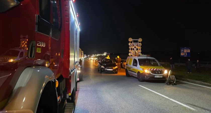 Wypadek na autostradzie, jedna osoba w szpitalu