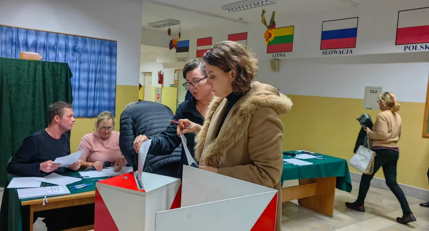 Rekordowa frekwencja na wyborach. I długa lista kandydatów