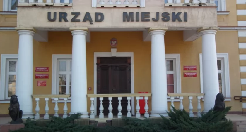 Czeka praca w dębickim Ratuszu 