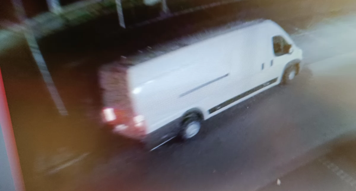Policja szuka tego busa. To auto włamywaczy