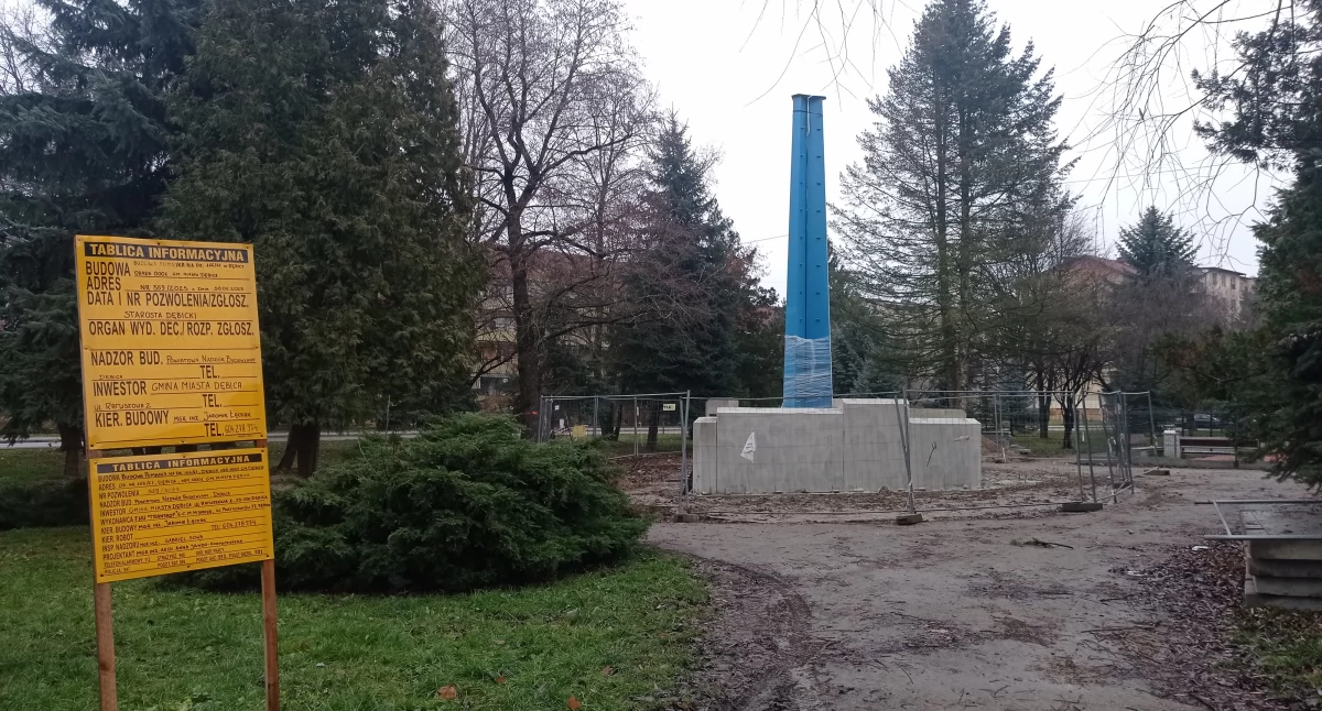 Po czterech miesiącach stanął tam postument