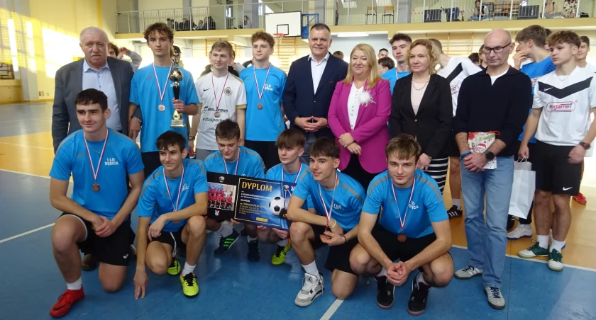 Jubileusz 125-lecia szkoły uczcili na sportowo
