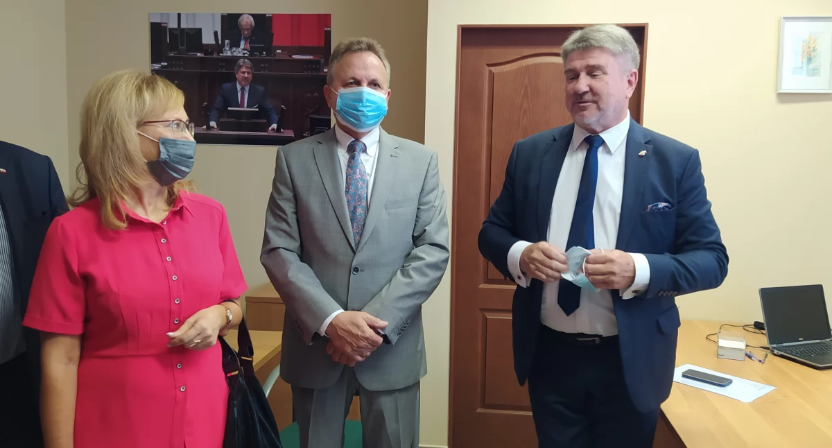 Biuro europosła wznawia działalność