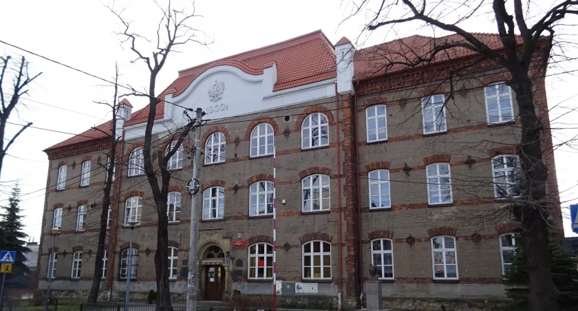 Piszą wspomnienia z lat w szkolnych murach