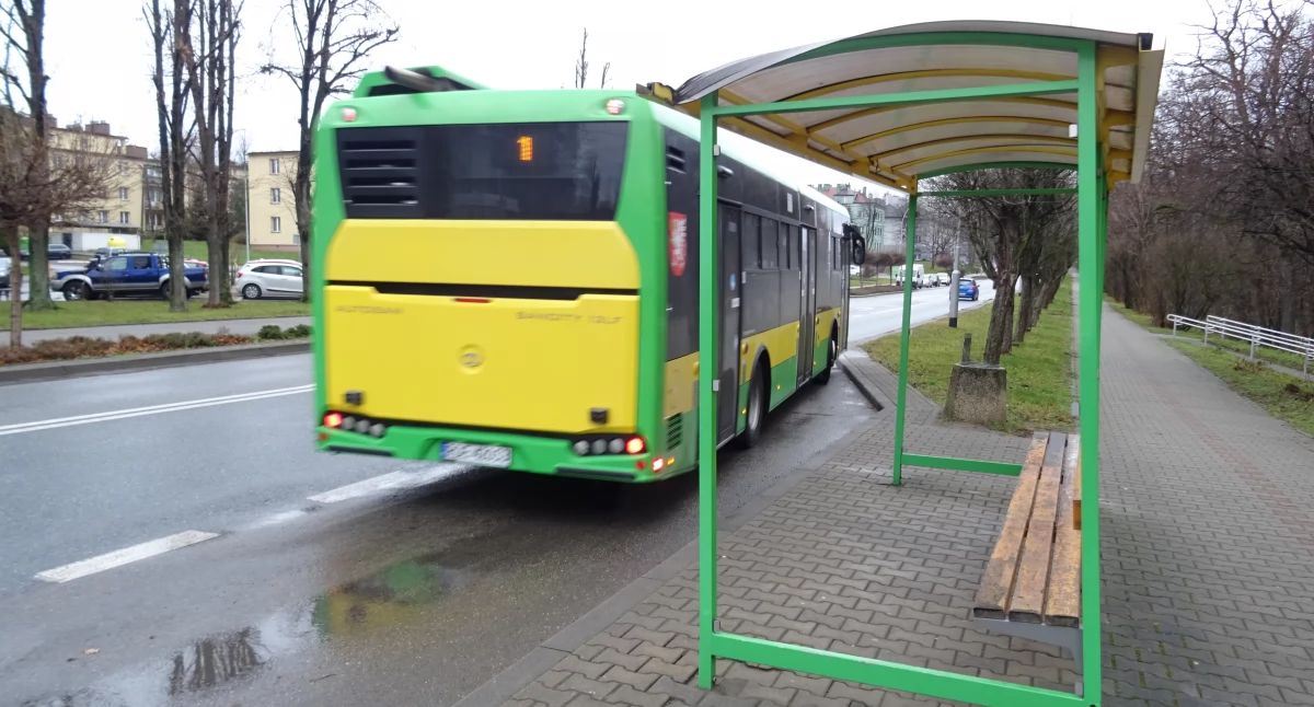 A wiata przystankowa MKS nadal nie naprawiona