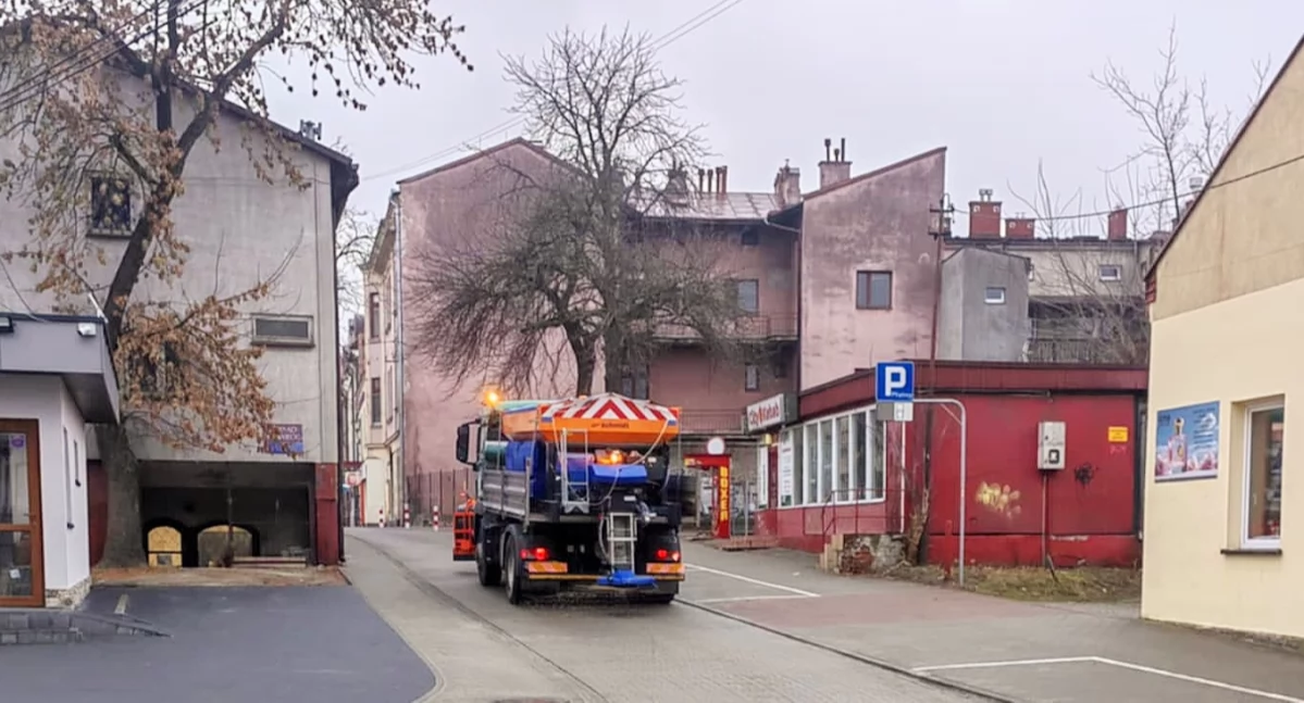 Służby w gotowości, na drogach ma być ślisko