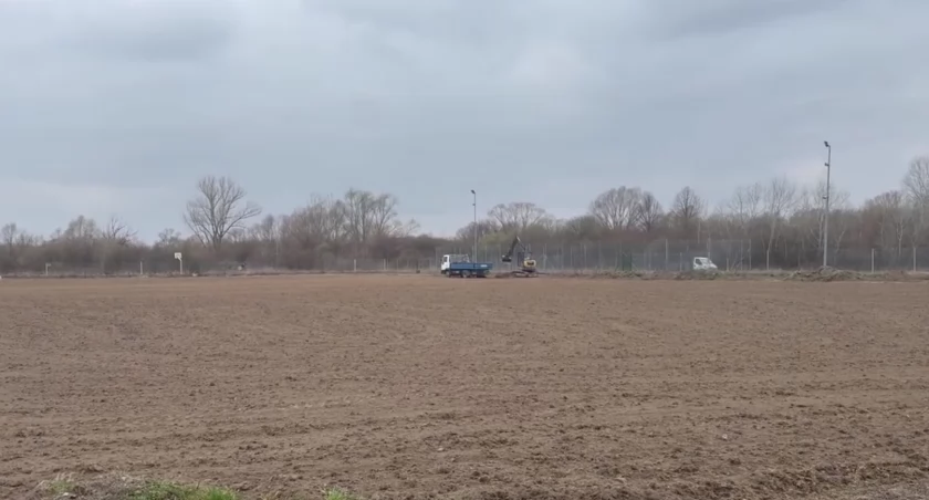 Budują dwa pełnowymiarowe boiska piłkarskie [WIDEO]