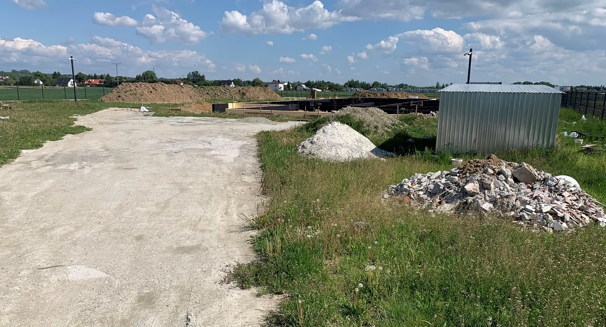 Coś powstaje przy łączniku; inwestor tajemniczy