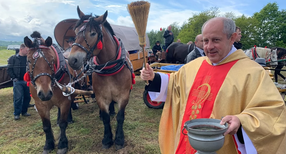 Z miłości do koni i wiary – majowe spotkanie gospodarzy w Gumniskach