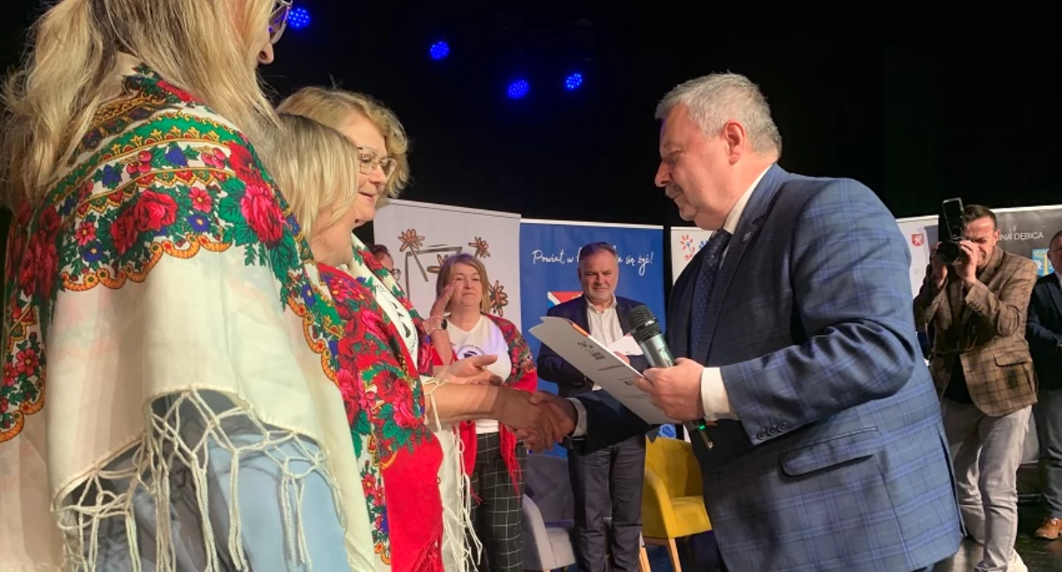 Jedenaście organizacji odebrało granty. Szansę ma jeszcze dwunasta