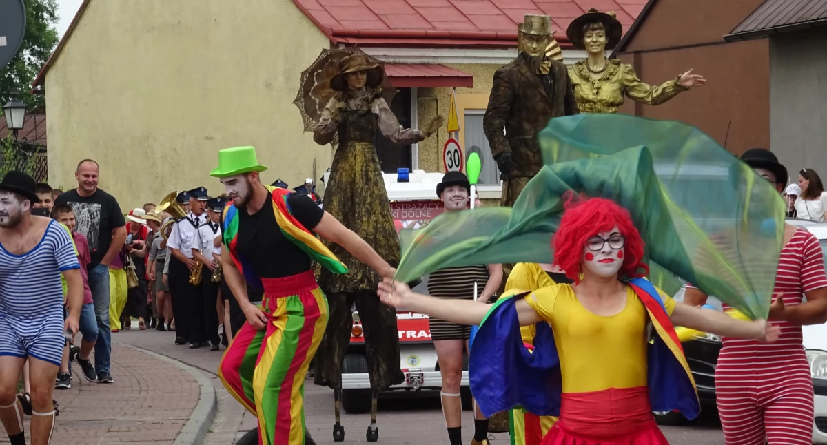 Szczudlarzy w sobotę spotkasz na dębickim Rynku 