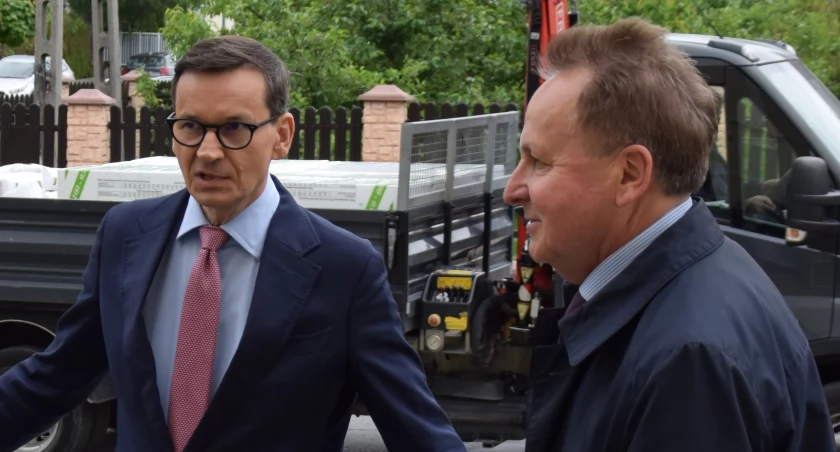 Jan Warzecha lepszy od Morawieckiego, Mentzena i Tuska