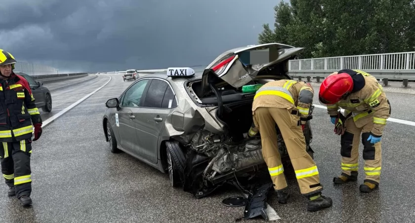 Policja trzy razy jechała na autostradę