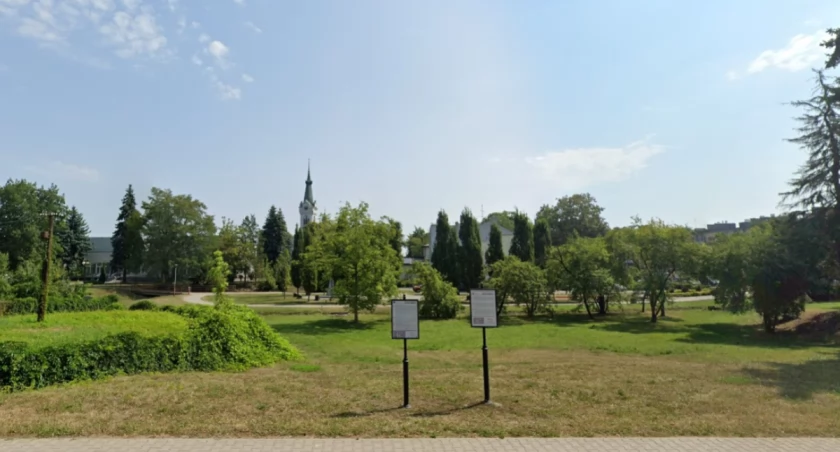 Pusta działka zmieni się w park z fontanną
