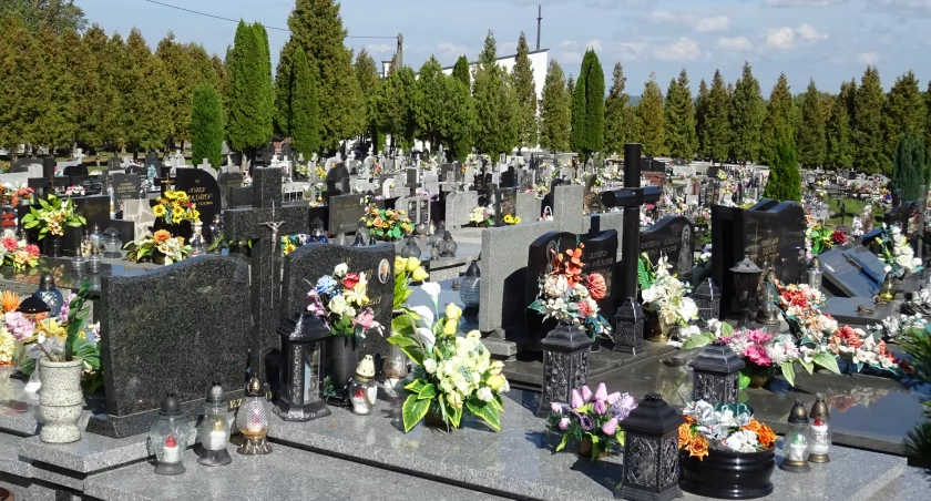 Nowe opłaty za usługi na dębickich cmentarzach komunalnych