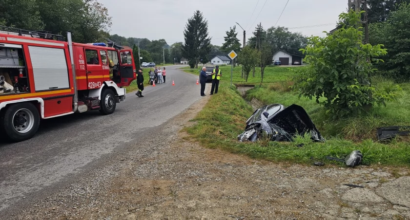 Kobieta zasnęła za kierownicą