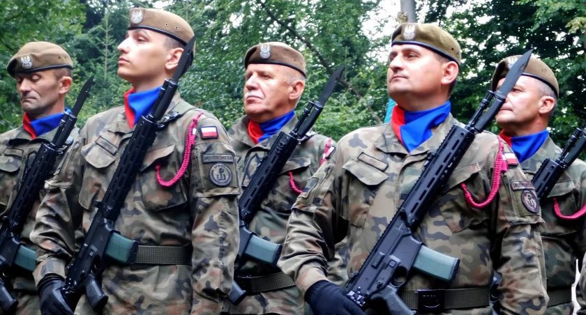 Kpt. hm. Janusz Komorowski wręczył odznaczenie dębickiej jednostce (zdjęcia i film)