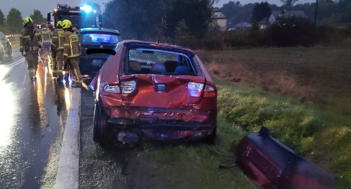 Ciężarówka uderzyła w samochód osobowy [ZDJĘCIA]