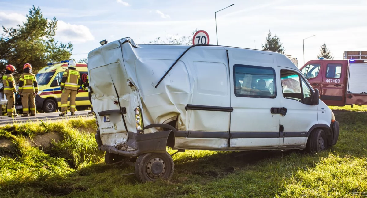 W wyniku wypadku strażacy stracili busa