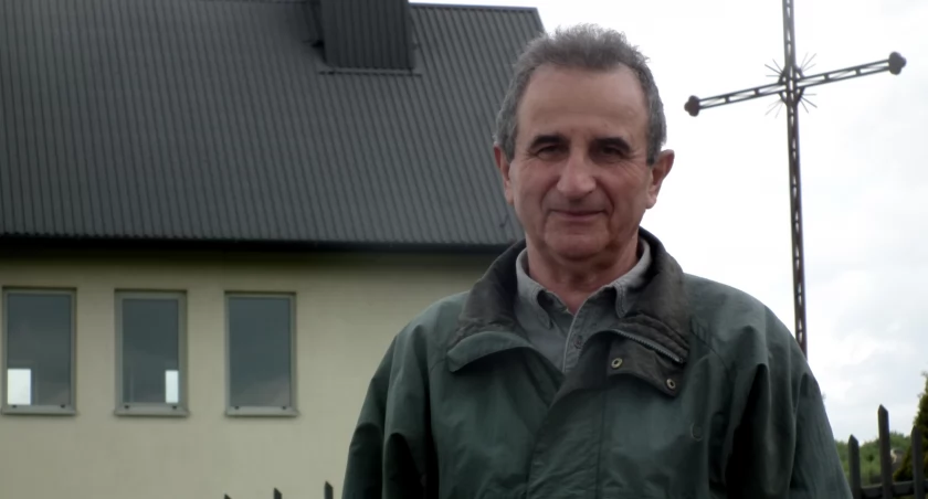 Miał trzy lata, gdy jego rodzice przyjęli pod dach żydowską rodzinę